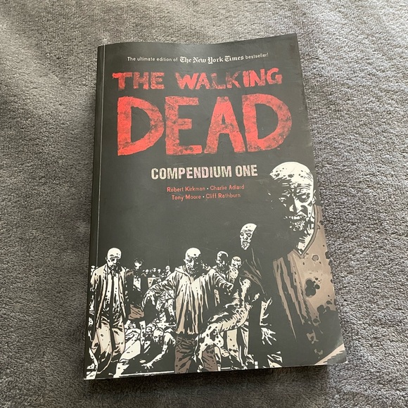 The Walking Dead Compendium One Comic Book - Picture 1 of 5